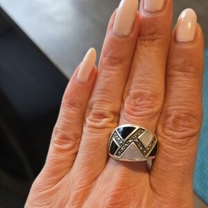 Beautiful Sterling Silver .925 Marcasite  And Onyx Women's Ring Size 8